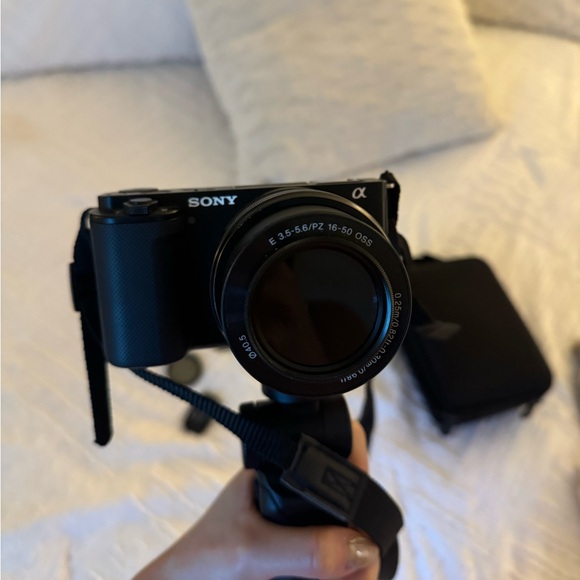 Sony Alpha ZV-E10 Mirrorless Vlog Camera Kit - Black w/ accessories included! - Picture 11 of 16